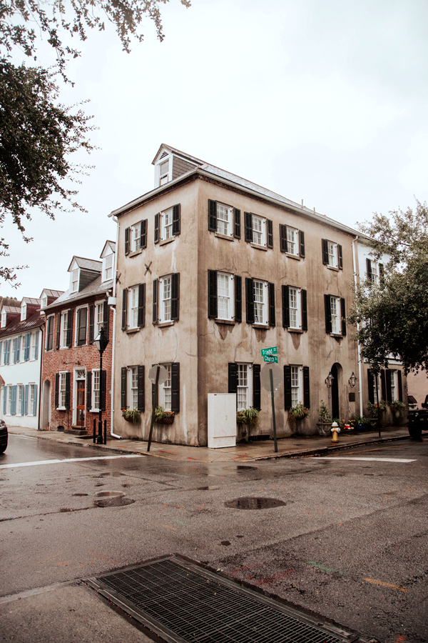 Neighborhood corner of Charleston on a gloomy day