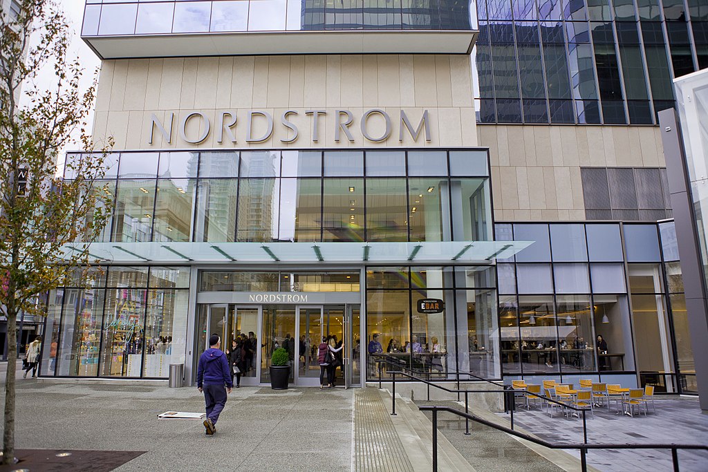 Nordstrom Local Pop-Up Opens in the Hamptons 